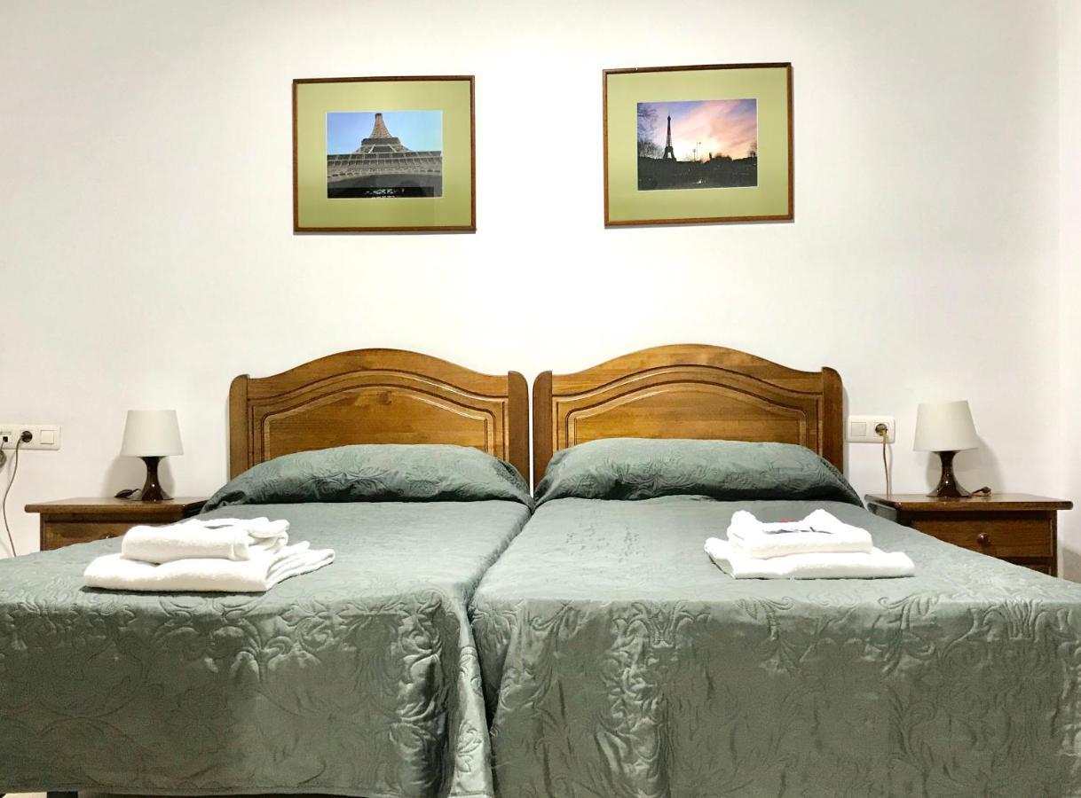 Hostal Carlos 2 La Linea de la Concepcion Bagian luar foto