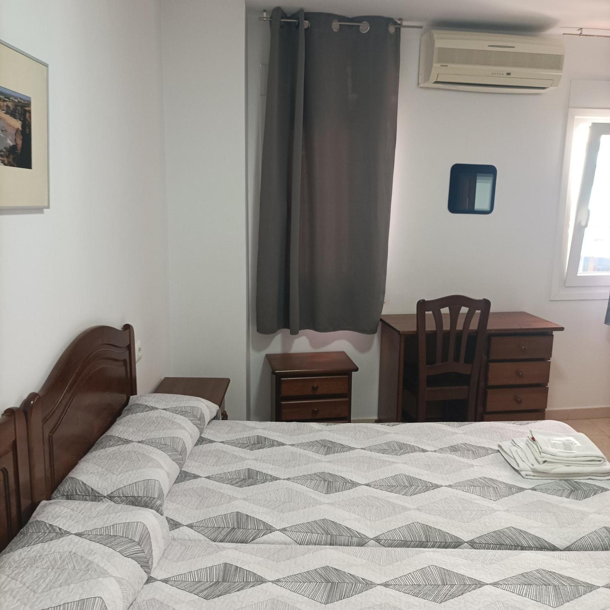 Hostal Carlos 2 La Linea de la Concepcion Bagian luar foto