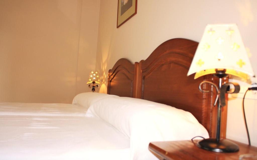 Hostal Carlos 2 La Linea de la Concepcion Bagian luar foto