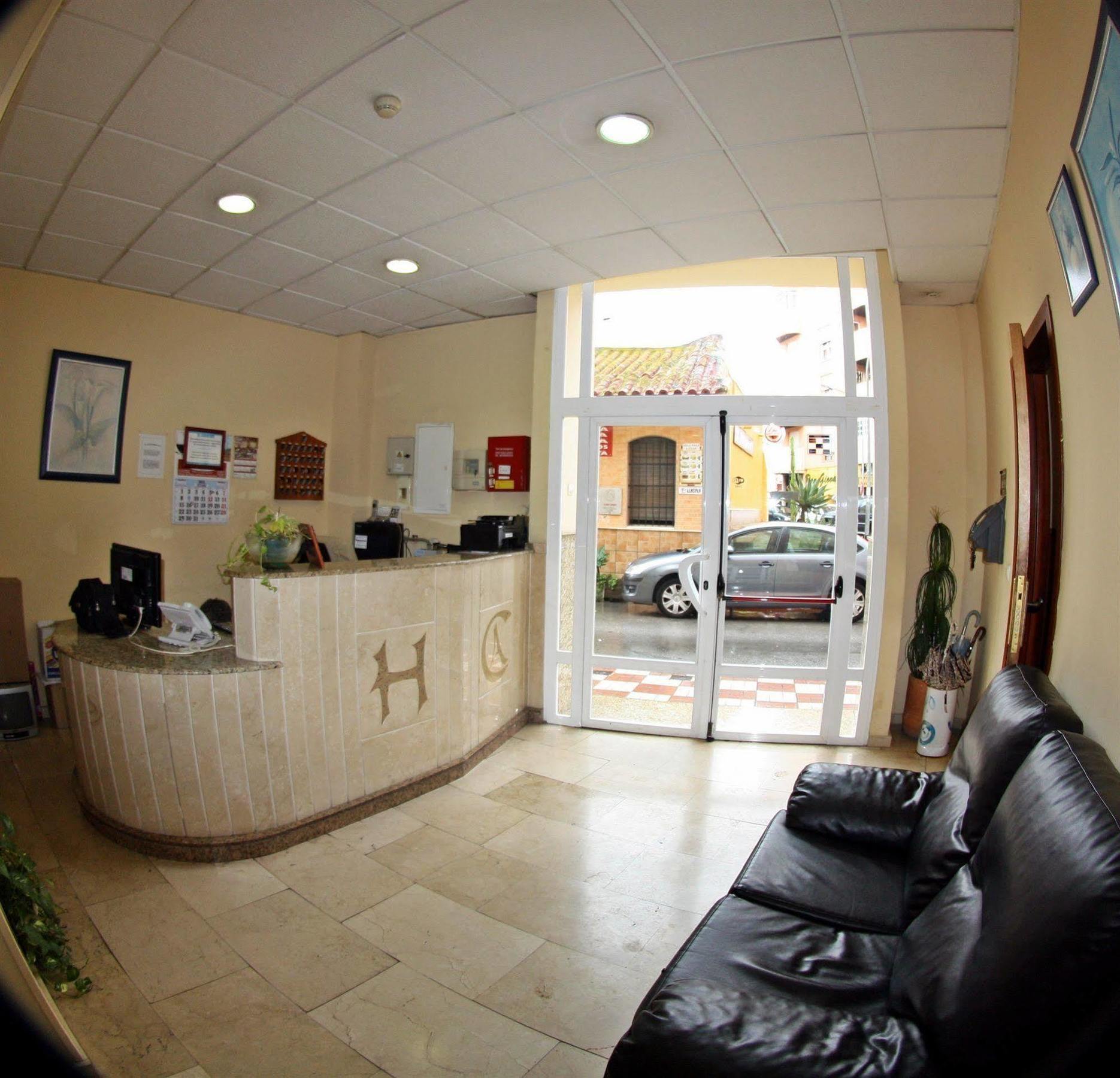 Hostal Carlos 2 La Linea de la Concepcion Bagian luar foto