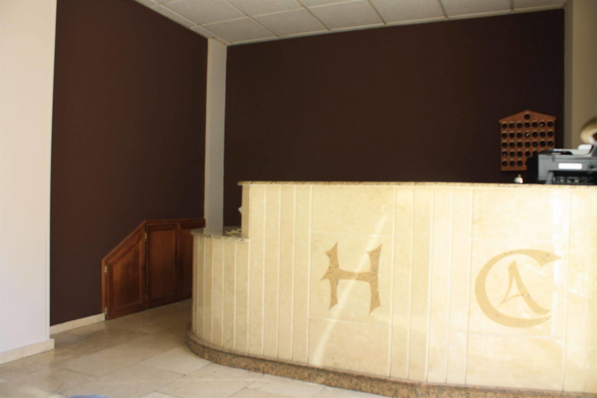 Hostal Carlos 2 La Linea de la Concepcion Bagian luar foto